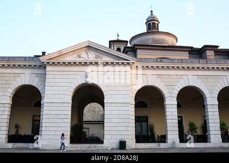 ITALIA, BRESCIA - 26 giugno 2019: Piazza Arnaldo (Piazzale Arnaldo), storico mercato del grano dei primi anni 19 dedicato al cittadino martire Foto Stock