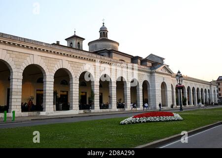 ITALIA, BRESCIA - 26 giugno 2019: Piazza Arnaldo (Piazzale Arnaldo), storico mercato del grano dei primi anni 19 dedicato al cittadino martire Foto Stock