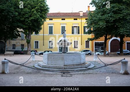 ITALIA, BRESCIA - 26 giugno 2019: Piazza Arnaldo (Piazzale Arnaldo), storico mercato del grano dei primi anni 19 dedicato al cittadino martire Foto Stock