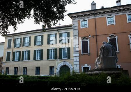 Italia, Brescia: Monumento di Niccolo Fontana, Niccolo Tartaglia. Matematico italiano. Autore della prima traduzione di Euclid Elements (1543) in Foto Stock