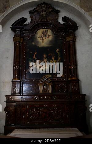 Brescia, Italia - 26 luglio 2019: Altare con presepe di Pier Maria Bagnadorein la chiesa del Monastero di Santo corpo di Cristo a Brescia Foto Stock