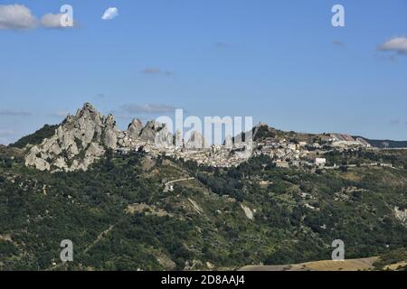 Vista panoramica di Pietrapertosa, un centro storico sulle montagne della Basilicata, Italia. Foto Stock