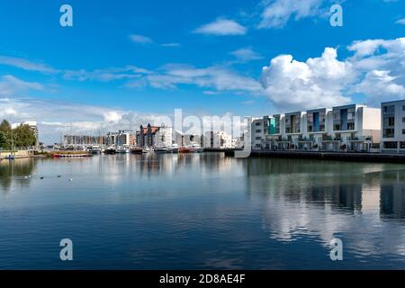 PORTISHEAD BRISTOL SOMERSET ENGLAND GUARDANDO GIÙ IL PORTO DALLA PARROCCHIA MOLO Foto Stock