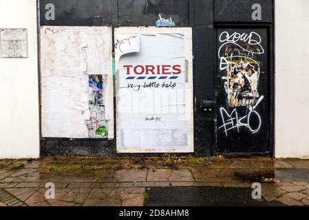 Brighton, 28 ottobre 2020: Street art anti-Tory guerrilla, parodying lo slogan "Every Little helps" di Tesco questo pomeriggio a Brighton Foto Stock