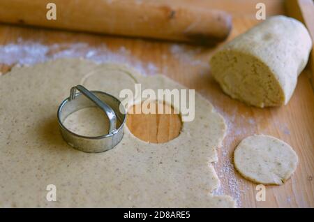 produzione tradizionale rustico biscotti linzer biscotti vintage cottura Foto Stock