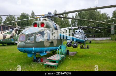 18 luglio 2018, regione di Mosca, Russia. Elicottero da trasporto e combattimento MIL mi-24 presso il Museo Centrale dell'Aeronautica Russa di Monino. Foto Stock