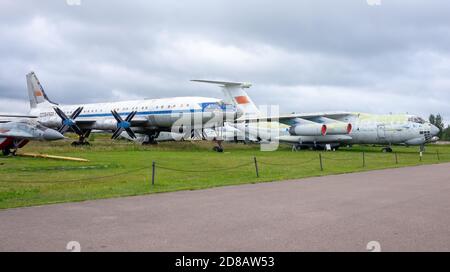 18 luglio 2018, regione di Mosca, Russia. Turboelica sovietica aereo da passeggeri Tupolev Tu-114 presso il Museo Centrale dell'Aeronautica Russa di Monino. Foto Stock