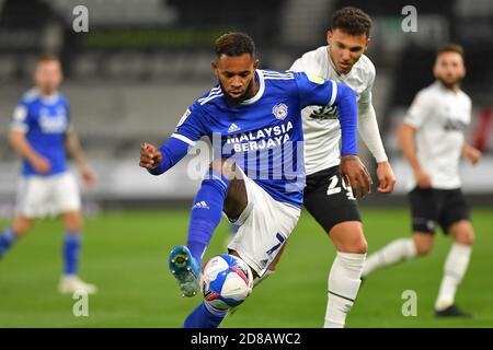 DERBY, INGHILTERRA. 28 OTTOBRE Leandro Bacuna della città di Cardiff durante la partita del campionato Sky Bet tra la contea di Derby e la città di Cardiff al Pride Park, Derby mercoledì 28 ottobre 2020. (Credit: Jon Hobley | MI News) Credit: MI News & Sport /Alamy Live News Foto Stock