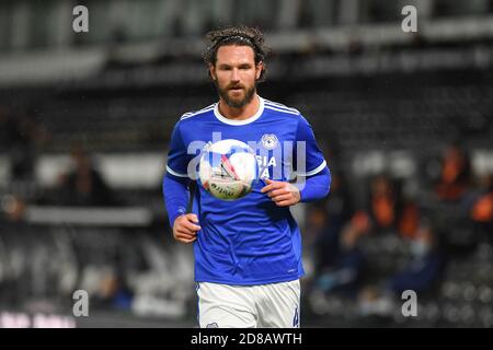 DERBY, INGHILTERRA. 28 OTTOBRE Sean Morrison di Cardiff City durante la partita del Campionato Sky Bet tra Derby County e Cardiff City al Pride Park, Derby mercoledì 28 ottobre 2020. (Credit: Jon Hobley | MI News) Credit: MI News & Sport /Alamy Live News Foto Stock