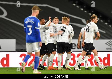 DERBY, INGHILTERRA. 28 OTTOBRE Martyn Waghorn della contea di Derby festeggia dopo aver segnato un obiettivo per farlo 1-0 durante la partita Sky Bet Championship tra Derby County e Cardiff City al Pride Park, Derby mercoledì 28 ottobre 2020. (Credit: Jon Hobley | MI News) Credit: MI News & Sport /Alamy Live News Foto Stock