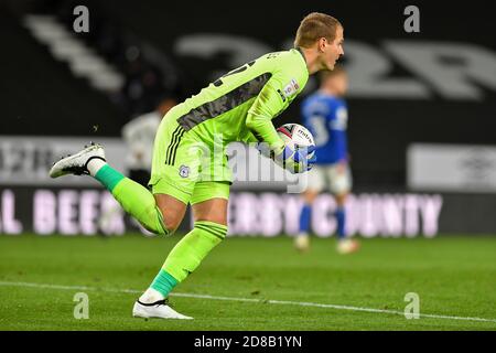 DERBY, INGHILTERRA. 28 OTTOBRE Ales Smithies di Cardiff City durante la partita del Campionato Sky Bet tra Derby County e Cardiff City al Pride Park, Derby mercoledì 28 ottobre 2020. (Credit: Jon Hobley | MI News) Credit: MI News & Sport /Alamy Live News Foto Stock