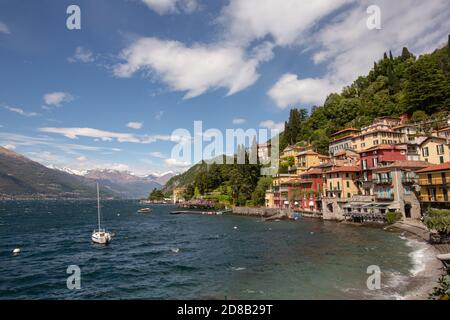 Vista sul Lago di Como a Varenna, Italia Foto Stock