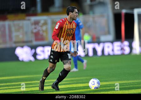 Benevento, Italia. 28 Ott 2020. Nicolas Viola giocatore di Benevento, durante la Coppa Italia partita tra Benevento vs Empoli risultato finale 2-4, partita disputata allo stadio Ciro Vigorito di Benevento. Italia, 28 ottobre 2020. (Foto di Vincenzo Izzo/Sipa USA) Credit: Sipa USA/Alamy Live News Foto Stock