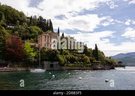 Vista sul Lago di Como a Varenna, Italia Foto Stock