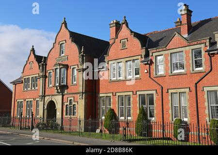 Ex Magistrates' Court, County Buildings, High Street, Llandrindod Wells, Radnorshire, Powys, Galles, Gran Bretagna, Regno Unito, Regno Unito, Europa Foto Stock