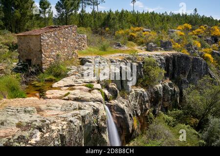 Splendido paesaggio delle Cascate a Vila de Rei, Portogallo Foto Stock