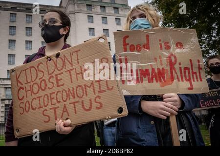 Protesta per l'accesso ai pasti gratuiti della scuola a Londra dopo che i parlamentari Boris Johnson e Tory hanno rifiutato i piani per estendere i pasti gratuiti della scuola durante le vacanze. Foto Stock