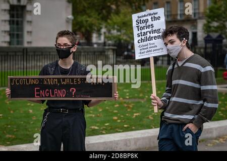 Protesta per l'accesso ai pasti gratuiti della scuola a Londra dopo che i parlamentari Boris Johnson e Tory hanno rifiutato i piani per estendere i pasti gratuiti della scuola durante le vacanze. Foto Stock