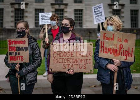 Protesta per l'accesso ai pasti gratuiti della scuola a Londra dopo che i parlamentari Boris Johnson e Tory hanno rifiutato i piani per estendere i pasti gratuiti della scuola durante le vacanze. Foto Stock