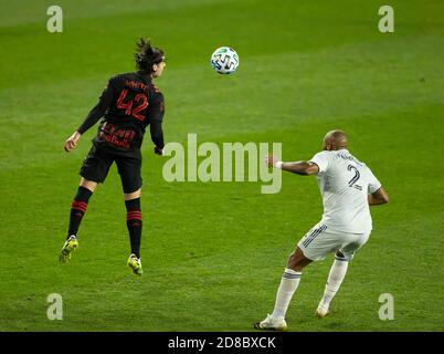 Harrison, Stati Uniti. 28 Ott 2020. Brian White (42) di Red Bulls controlla la palla durante la regolare partita MLS contro la rivoluzione del New England alla Red Bull Arena di Harrison, New Jersey il 28 ottobre 2020. Red Bulls ha vinto 1 - 0. (Foto di Lev Radin/Sipa USA) Credit: Sipa USA/Alamy Live News Foto Stock