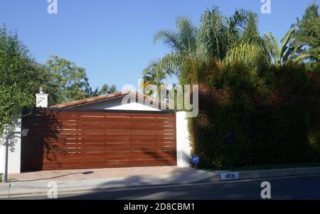 Tarzana, California, USA 28 ottobre 2020 UNA visione generale dell'atmosfera della ex casa di Lisa Marie Presley al 18531 Wells Drive il 28 ottobre 2020 a Tarzana, California, USA. Foto di Barry King/Alamy Stock foto Foto Stock