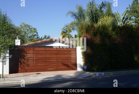 Tarzana, California, USA 28 ottobre 2020 UNA visione generale dell'atmosfera della ex casa di Lisa Marie Presley al 18531 Wells Drive il 28 ottobre 2020 a Tarzana, California, USA. Foto di Barry King/Alamy Stock foto Foto Stock