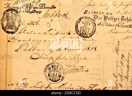 Documento tedesco: Passaporto prussiano (1848/49) con francobolli di controllo alle frontiere e dati manoscritti Foto Stock