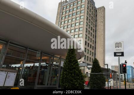 Una vista del Centro Civico Oldham, la sede del Metropolitan Borough Council di Oldham, Inghilterra, Regno Unito Foto Stock