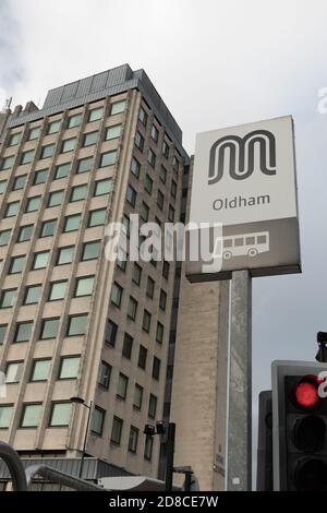 Una vista del Centro Civico Oldham, la sede del Metropolitan Borough Council di Oldham, Inghilterra, Regno Unito Foto Stock