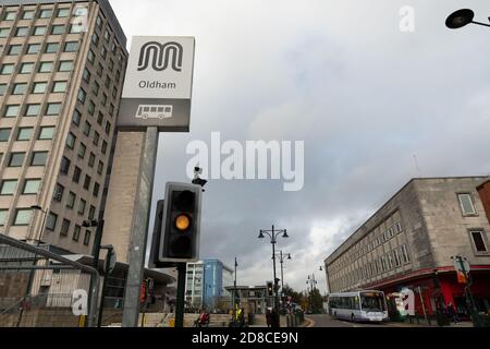 Una vista del Centro Civico Oldham, la sede del Metropolitan Borough Council di Oldham, Inghilterra, Regno Unito Foto Stock