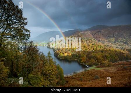 Colori autunnali, Grasmere, Cumbria nel Distretto dei Laghi. Foto Stock