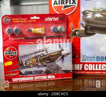 Starter kit Airfix modello in scatola in vendita all'asta Supermarine Spitfire Mk 1a Foto Stock