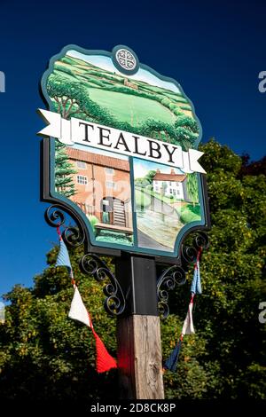 Regno Unito, Inghilterra, Lincolnshire Wolds, Tealby, cartello del villaggio Foto Stock