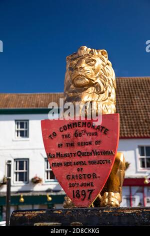 Regno Unito, Inghilterra, Lincolnshire Wolds, Caistor, Market Square, Queen Victoria Diamond Jubilee Memorial Foto Stock