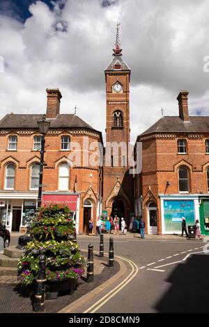 Regno Unito, Inghilterra, Lincolnshire Wolds, Louth, Market Place, Yorkshire Trading Company negozio in ex Market Hall Foto Stock