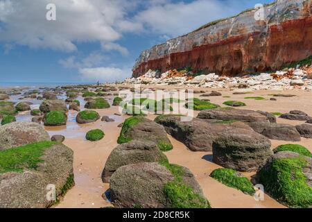 Le scogliere di Hunstanton, a nord, sono a strisce di gesso rosso e bianco norfolk coast uk Foto Stock