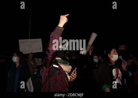 Berlino, Germania. 28 Ott 2020. Manifestazione contro il divieto di aborto da parte del governo polacco a Berlino. (Foto di Beata Siewicz/Pacific Press) Credit: Pacific Press Media Production Corp./Alamy Live News Foto Stock