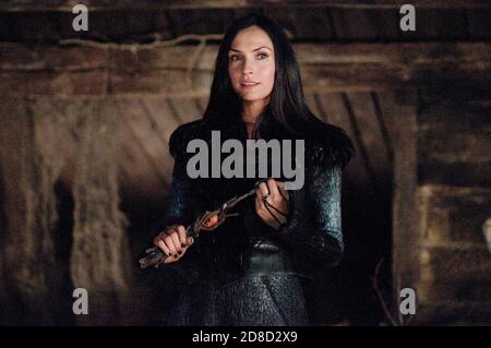 FAMKE JANSSEN in Hansel e Gretel: cacciatori di streghe (2013), diretto da TOMMY WIRKOLA. Credito: Paramount Pictures / Album Foto Stock