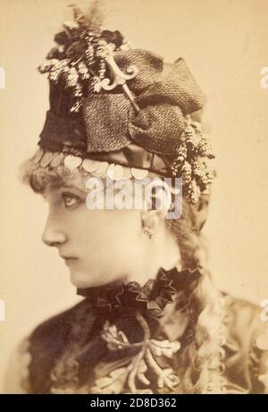 SARAH BERNHARDT (1844-1923) attrice di scena francese circa 1880 Foto Stock