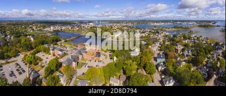 Portsmouth centro storico della città e lungomare di Piscataqua vista aerea panoramica fiume, New Hampshire, NH, Stati Uniti. Foto Stock