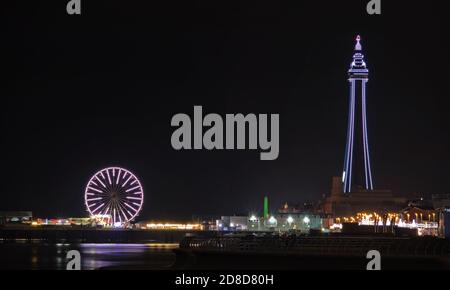 Blackpool di notte, durante le illuminazioni Foto Stock