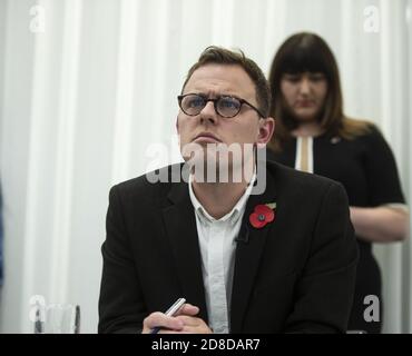 Peter Mason durante una conferenza stampa del movimento laburista ebraico presso la sede di Mishcon de Reya a Londra, dopo la pubblicazione di un rapporto antisemitismo dannosa da parte della Commissione per l'uguaglianza e i diritti umani (EHRC). Foto Stock