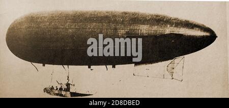 British Airship BETA (da non confondere con Beta i o Beta II) --- in 1902 prove hanno avuto luogo della British Airship BETA, la prima nave a trasportare l'apparecchiatura senza fili & a volte soprannominato 'il bambino'. La sua dimensione si è rivelata infruttuosa. Fu seguita dalla Beta 1 (indicata ad entrambe le estremità) un'altra nave sperimentale britannica non rigida costruita dalla Army Balloon Factory nel 1910. Due anni dopo seguì la nave aerea Mayfly e la Beta i fu ricostruita come Beta II per essere usata con successo dall'esercito britannico e successivamente dal Royal Naval Air Service come HMA No.17. Ha concluso i suoi giorni nel 1916 Foto Stock