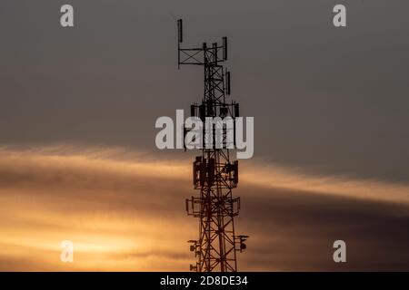 Torre di telefoni cellulari a Kingston, Ontario il Sabato, 18 aprile 2020. Foto Stock