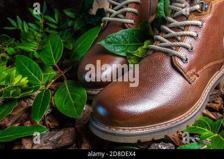 Stivali in vera pelle da uomo. Stivali impermeabili per camminare in  montagna. Stivali rigidi Foto stock - Alamy