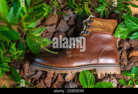 Stivali in vera pelle da uomo. Stivali impermeabili per camminare in  montagna. Stivali rigidi Foto stock - Alamy