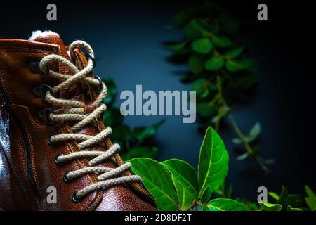 Stivali in vera pelle da uomo. Stivali impermeabili per camminare in  montagna. Stivali rigidi Foto stock - Alamy