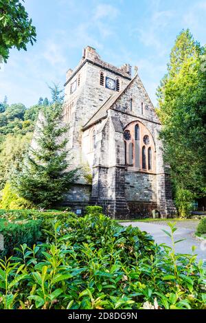 Chiesa Parrocchiale di Santa Maria 1873 in villaggio rurale. Betws y Coed, Conwy, Galles, Regno Unito, Gran Bretagna, Betws-y-Coed, Galles, Regno Unito, chiese, chiesa, edificio, esterno, Foto Stock