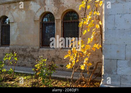 Cortile bizantino a Chersonesos Sevastopol il 23 novembre 2017. Primo piano di parti dell'edificio. Museum-Reserve è un sito patrimonio dell'umanità dell'UNESCO. Foto Stock