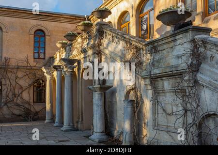 Cortile bizantino a Chersonesos Sevastopol il 23 novembre 2017. Primo piano di parti dell'edificio. Museum-Reserve è un sito patrimonio dell'umanità dell'UNESCO. Foto Stock